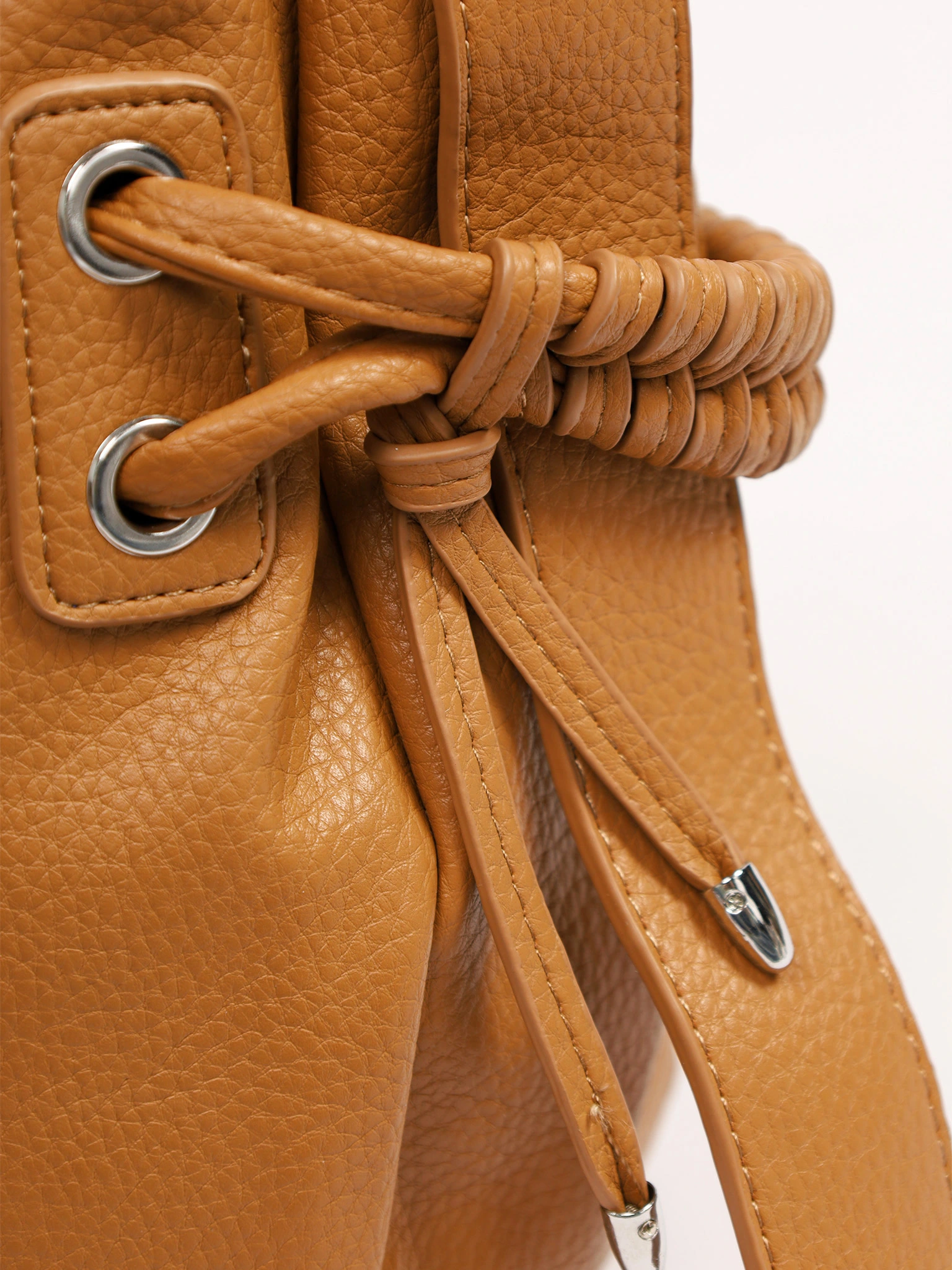 Сумка-шоппер  с декоративными плетеными ремешками по бокам в ассортименте